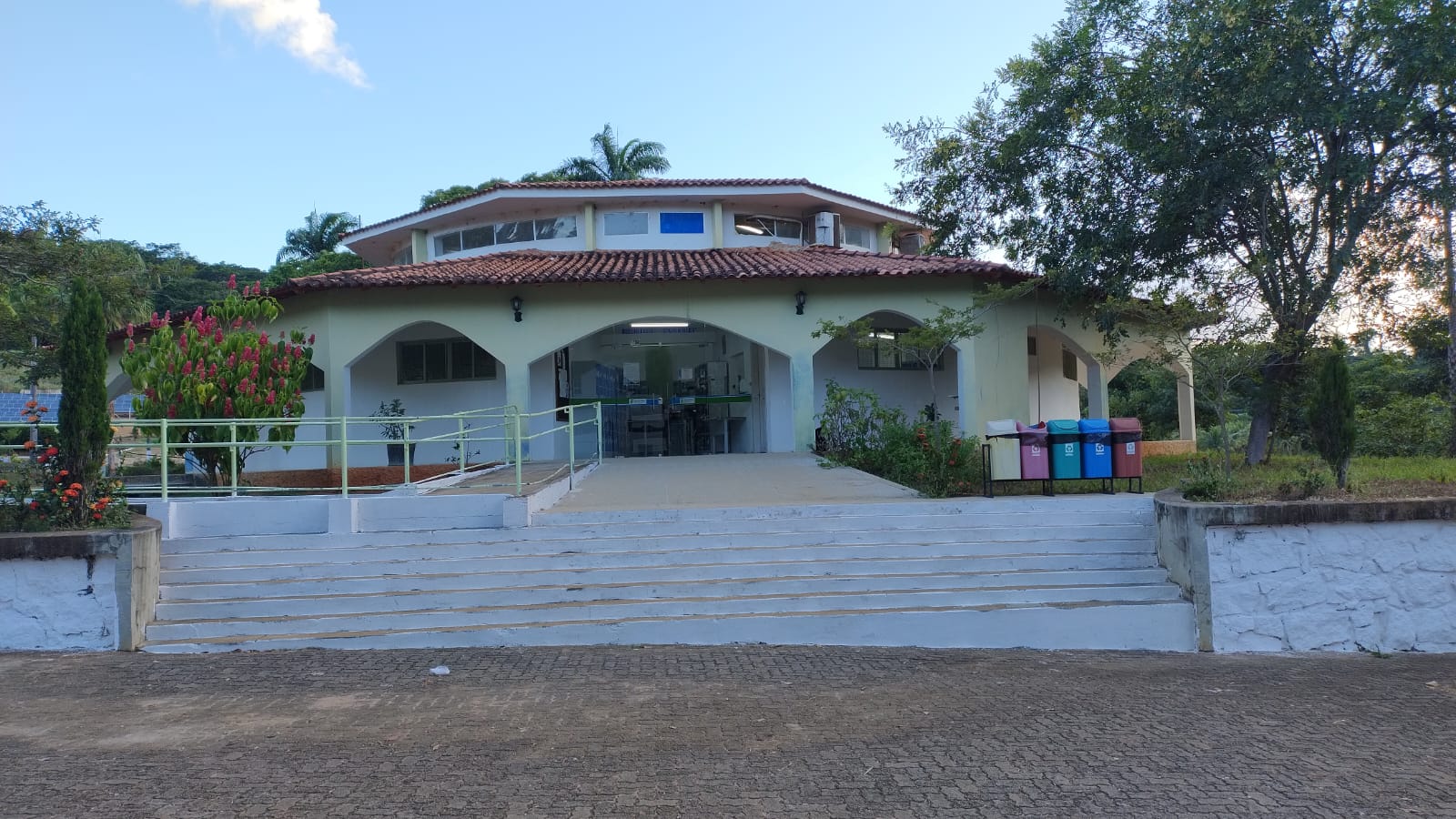 foto fachada biblioteca